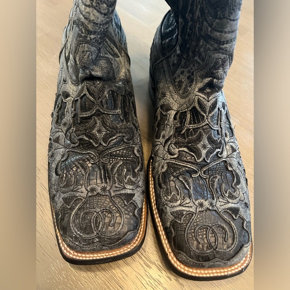 Corral Men's Exotic Alligator Inlay Western Boots - Broad Square Toe - Picture 2 of 6